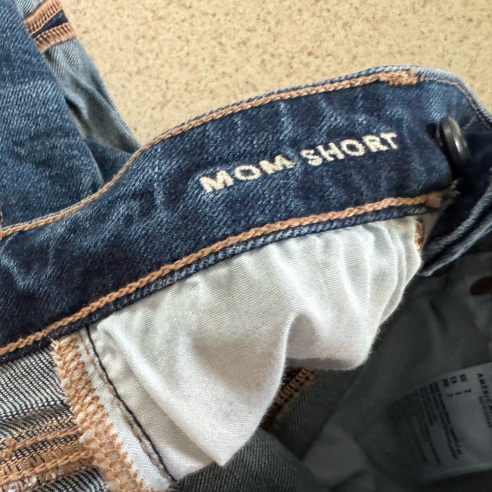 American Eagle Outfitters Mom Jean Shorts Size 2 - Picture 5 of 5
